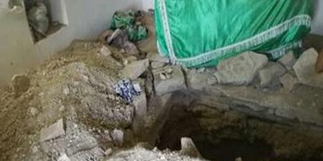 سارقان برای گنج دیوار امامزاده‌ای در لرستان را تخریب کردند