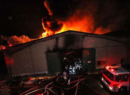 مهار آتش سوزی در کارخانه ایزوگام نورآباد
