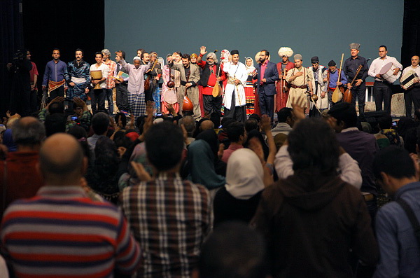 اجرای گروه موسیقی محلی «سازینه» در اسپانیا
