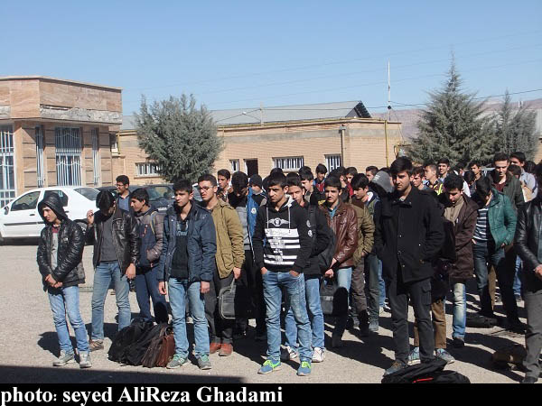 تصاویر جشن انقلاب در مدرسه نمونه امام علی (ع) کوهدشت