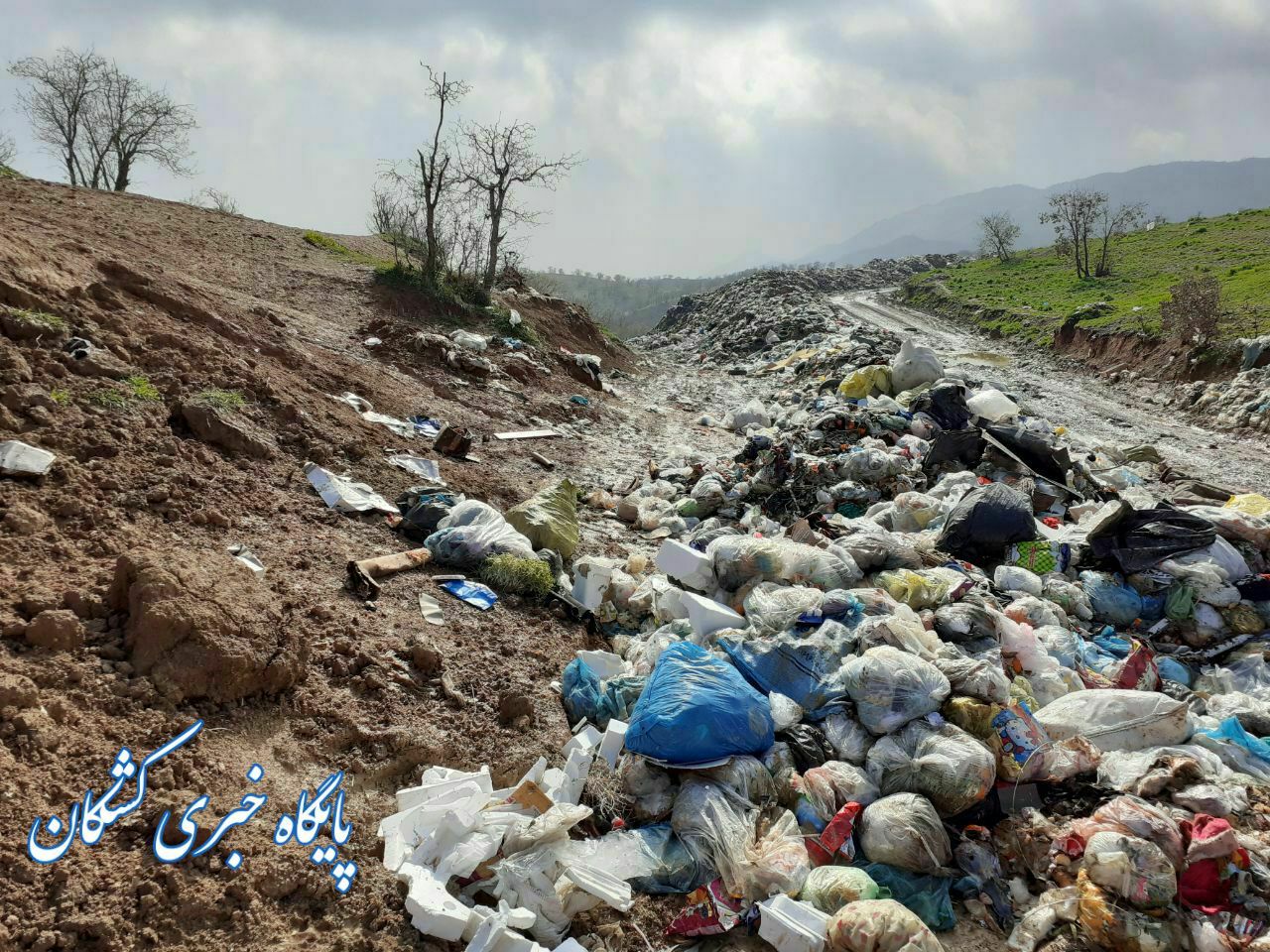 عکس/ وضعیت جاده سایت دپوی زباله کوهدشت در نزدیکی روستای خوشناموند!   